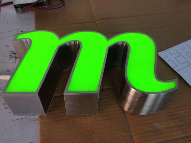 不銹鋼拉絲圍邊發(fā)光字